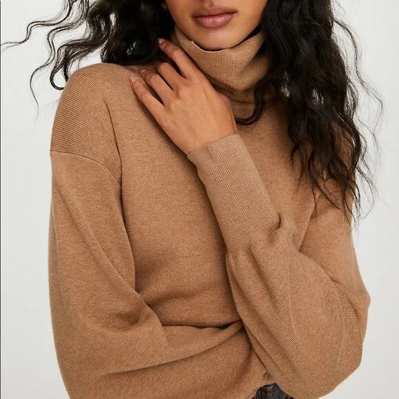 Aritzia Rebecca Crop Sweater - Picture 2 of 11